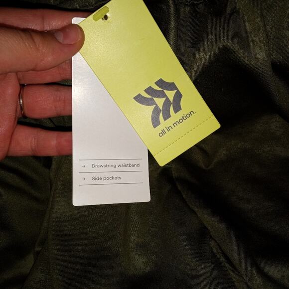 [B9] Men's Camo Training Shorts 8.5", Size Small - Picture 5 of 6